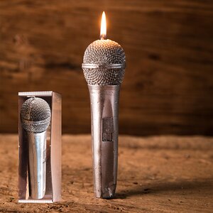 lampada pasxa mikrofono mousiki tragoudistis